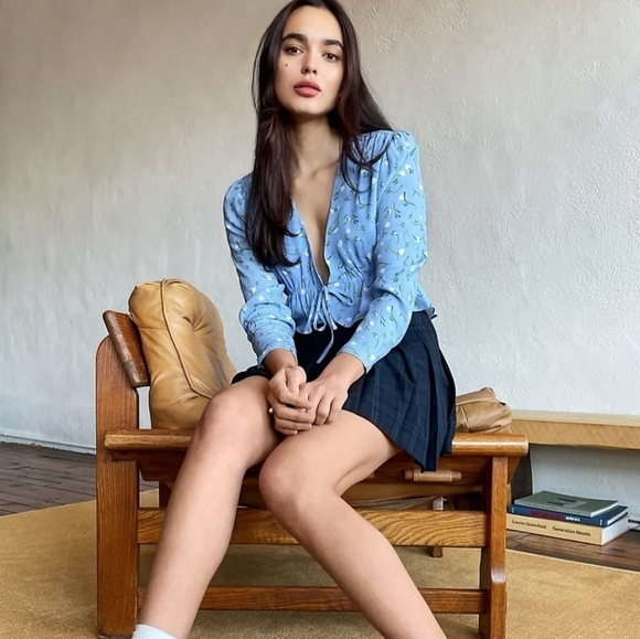 Aritzia Sunday Best Cropped Tie Front Top, Size Small - Picture 1 of 14